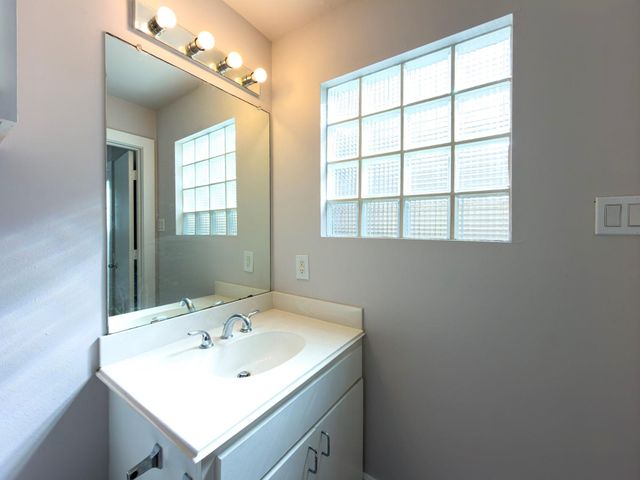 5941 South Loop E 503, Houston, TX 77033