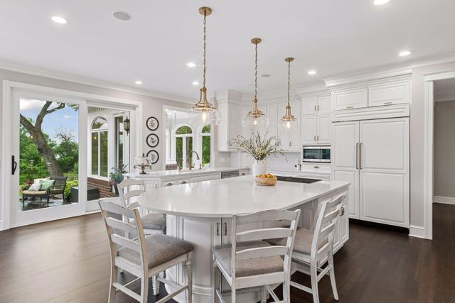 18482 Bearpath Trail, Eden Prairie, MN 55347