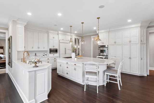 18482 Bearpath Trail, Eden Prairie, MN 55347