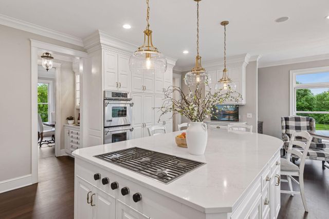 18482 Bearpath Trail, Eden Prairie, MN 55347