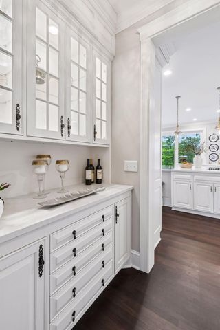18482 Bearpath Trail, Eden Prairie, MN 55347