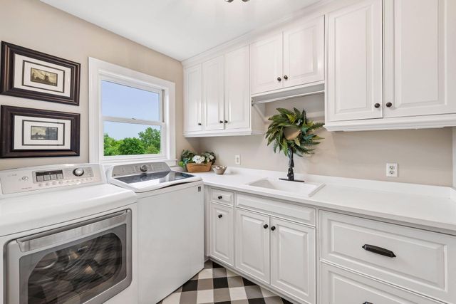 18482 Bearpath Trail, Eden Prairie, MN 55347