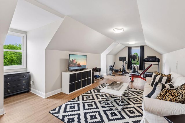 18482 Bearpath Trail, Eden Prairie, MN 55347