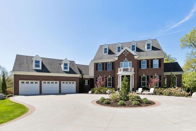 18482 Bearpath Trail, Eden Prairie, MN 55347