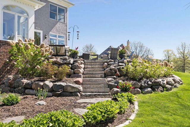 18482 Bearpath Trail, Eden Prairie, MN 55347