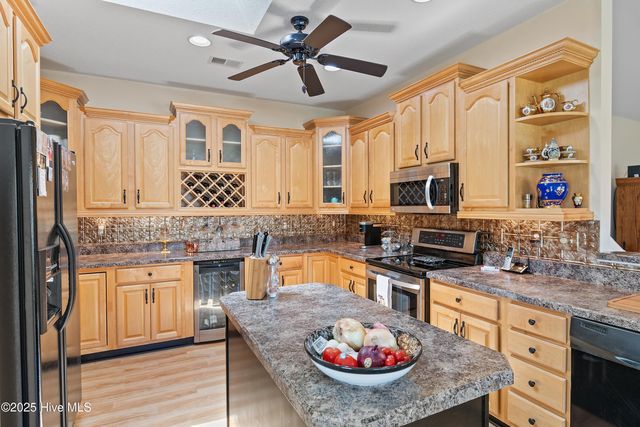 186 Ravennaside Drive, Calabash, NC 28467