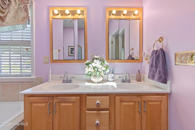 186 Ravennaside Drive, Calabash, NC 28467