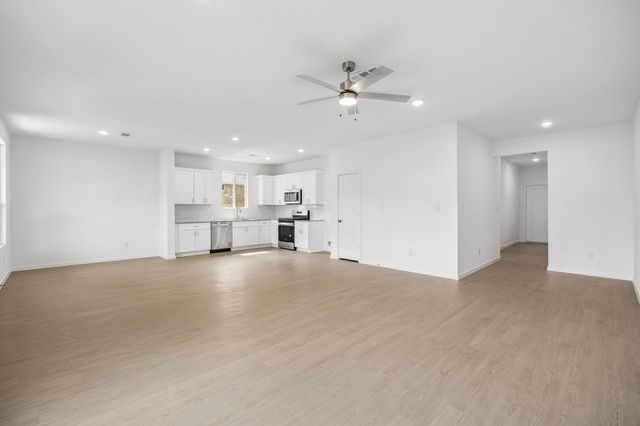 606 Amber Falls Drive, Montgomery, TX 77356