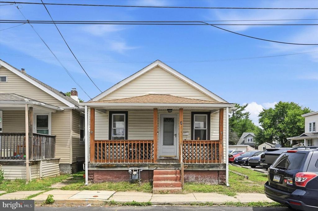 3 NORWOOD DR, Marcus Hook, PA 19061