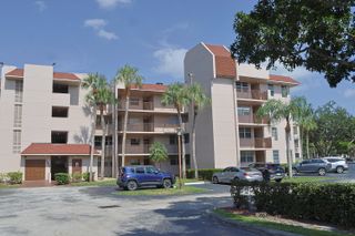 1900 Sabal Palm Drive 106, Davie, FL 33324