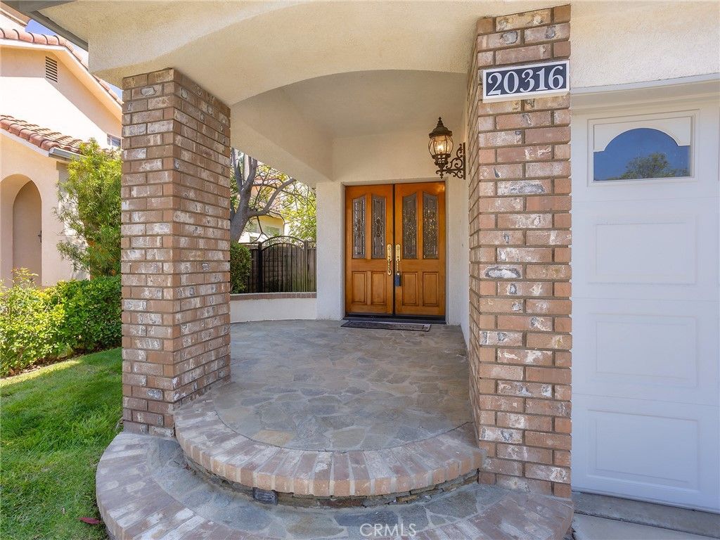 Image 5 of property listing at 20316 Wynfreed Lane, Porter Ranch, CA 91326