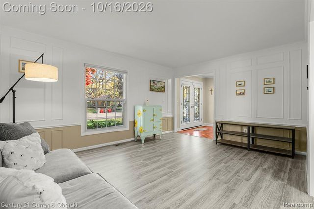 15562 N Royal Doulton Boulevard, Clinton Township, MI 48038