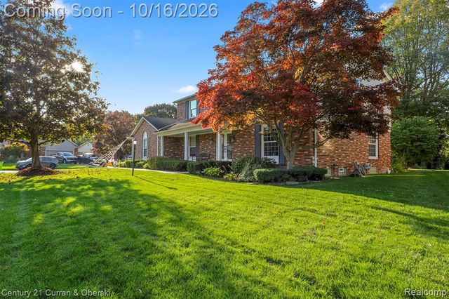 15562 N Royal Doulton Boulevard, Clinton Township, MI 48038