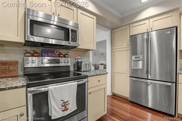 15562 N Royal Doulton Boulevard, Clinton Township, MI 48038