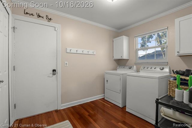 15562 N Royal Doulton Boulevard, Clinton Township, MI 48038