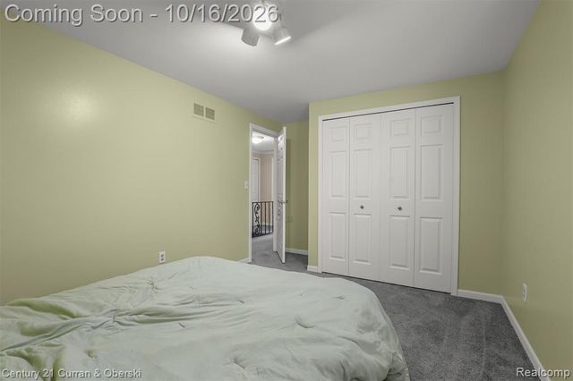 15562 N Royal Doulton Boulevard, Clinton Township, MI 48038