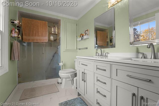 15562 N Royal Doulton Boulevard, Clinton Township, MI 48038