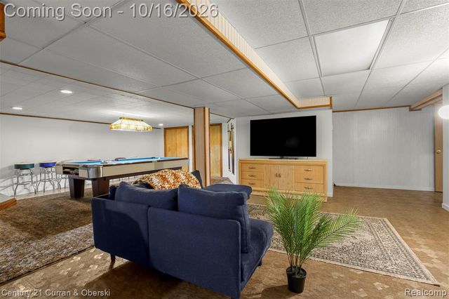 15562 N Royal Doulton Boulevard, Clinton Township, MI 48038