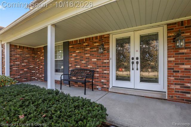 15562 N Royal Doulton Boulevard, Clinton Township, MI 48038