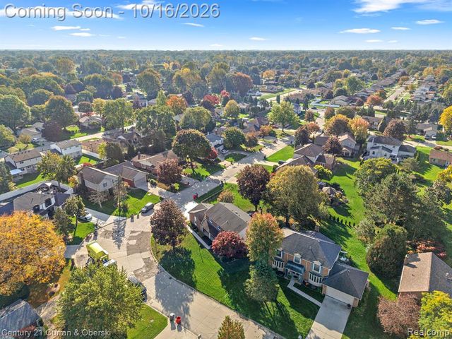 15562 N Royal Doulton Boulevard, Clinton Township, MI 48038
