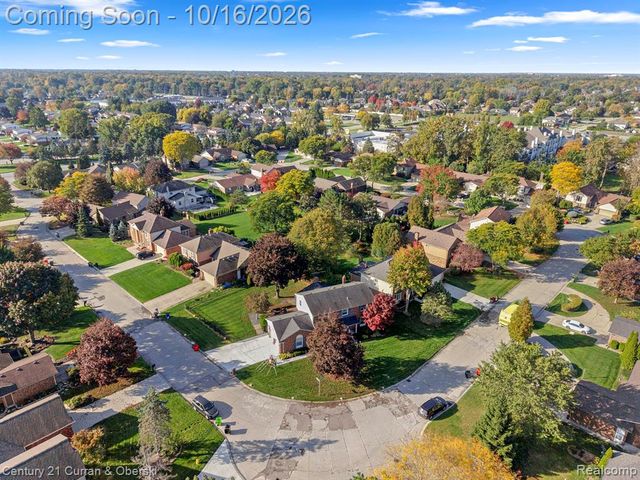 15562 N Royal Doulton Boulevard, Clinton Township, MI 48038