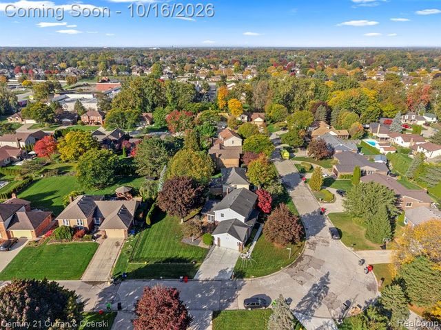 15562 N Royal Doulton Boulevard, Clinton Township, MI 48038