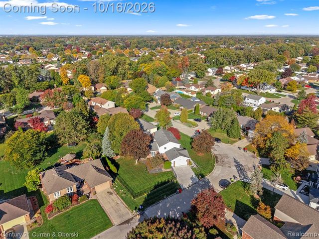 15562 N Royal Doulton Boulevard, Clinton Township, MI 48038