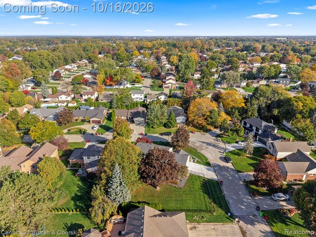 15562 N Royal Doulton Boulevard, Clinton Township, MI 48038