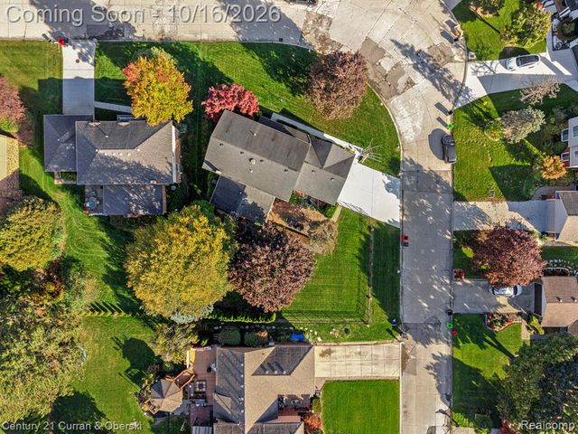 15562 N Royal Doulton Boulevard, Clinton Township, MI 48038