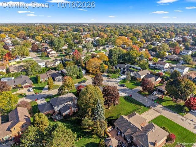 15562 N Royal Doulton Boulevard, Clinton Township, MI 48038