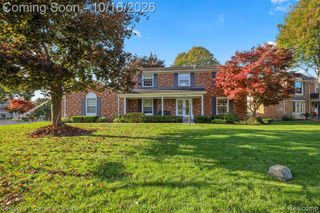 15562 N Royal Doulton Boulevard, Clinton Township, MI 48038