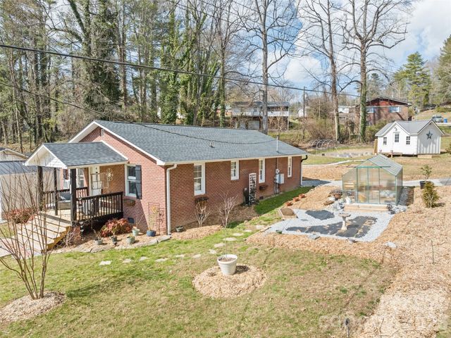 110 Ewart Drive, Hendersonville, NC 28739