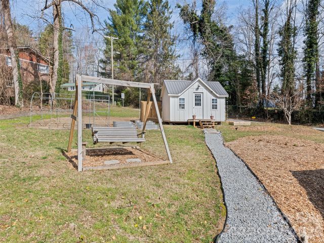 110 Ewart Drive, Hendersonville, NC 28739