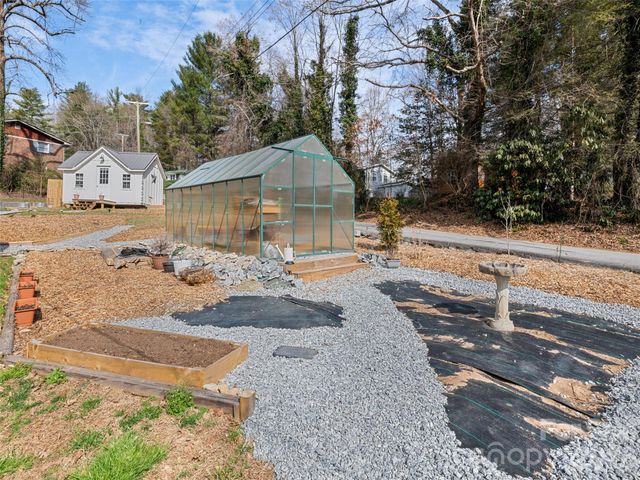 110 Ewart Drive, Hendersonville, NC 28739