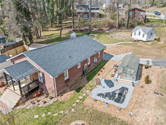 110 Ewart Drive, Hendersonville, NC 28739