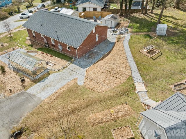 110 Ewart Drive, Hendersonville, NC 28739