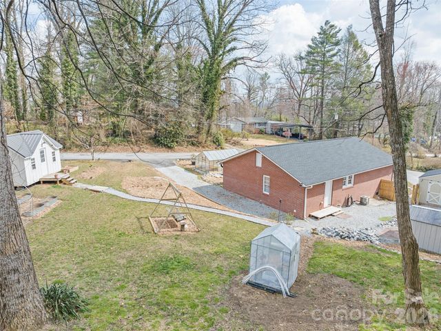 110 Ewart Drive, Hendersonville, NC 28739