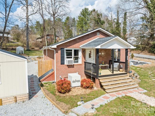 110 Ewart Drive, Hendersonville, NC 28739