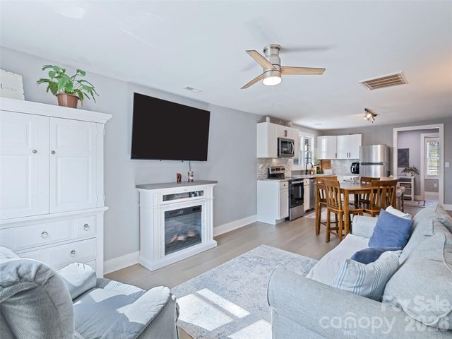 110 Ewart Drive, Hendersonville, NC 28739