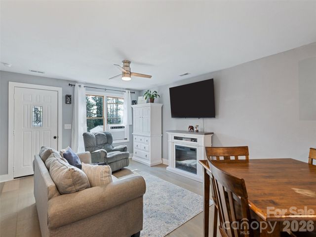 110 Ewart Drive, Hendersonville, NC 28739