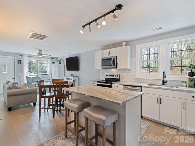 110 Ewart Drive, Hendersonville, NC 28739