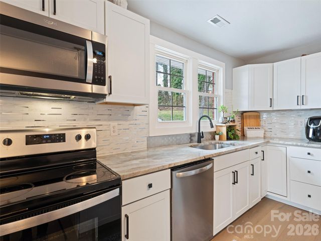 110 Ewart Drive, Hendersonville, NC 28739