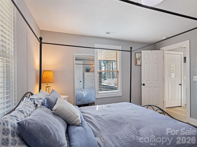 110 Ewart Drive, Hendersonville, NC 28739