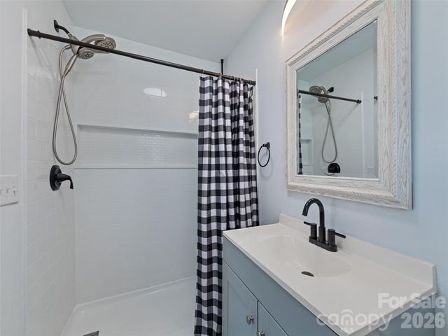 110 Ewart Drive, Hendersonville, NC 28739