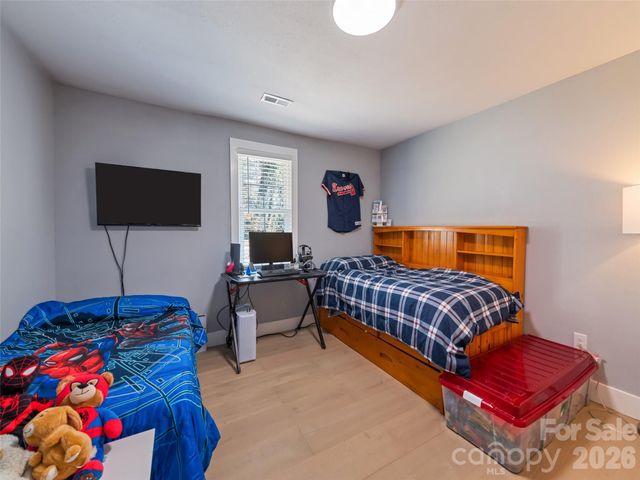 110 Ewart Drive, Hendersonville, NC 28739