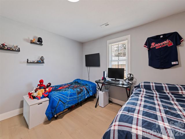 110 Ewart Drive, Hendersonville, NC 28739