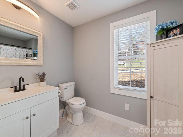 110 Ewart Drive, Hendersonville, NC 28739