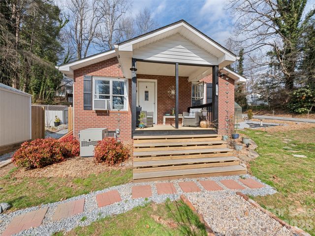 110 Ewart Drive, Hendersonville, NC 28739