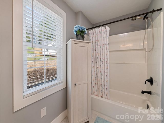 110 Ewart Drive, Hendersonville, NC 28739