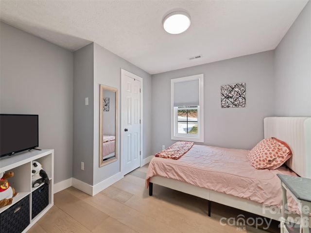 110 Ewart Drive, Hendersonville, NC 28739